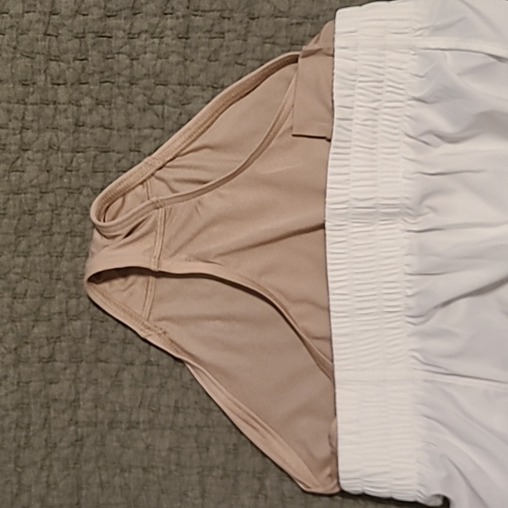 Athleta Mesh Racer Run Short XS - Picture 6 of 6